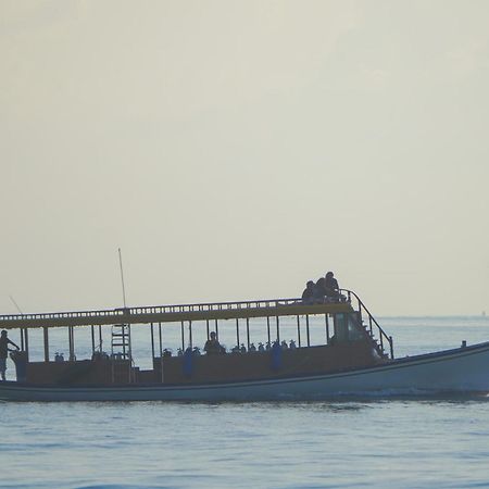 Sun & Surf Hotel Thulusdhoo Exterior photo