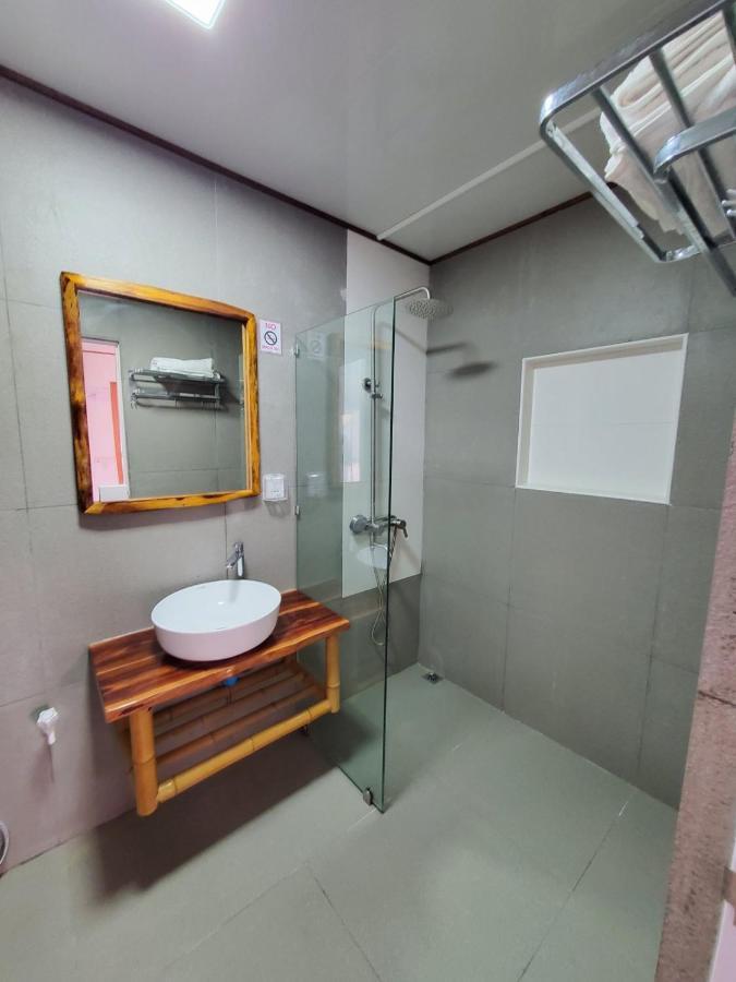 Sun & Surf Hotel Thulusdhoo Exterior photo