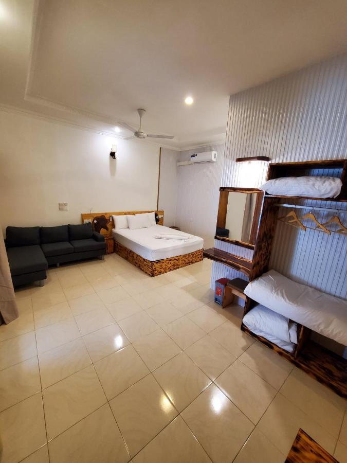 Sun & Surf Hotel Thulusdhoo Exterior photo