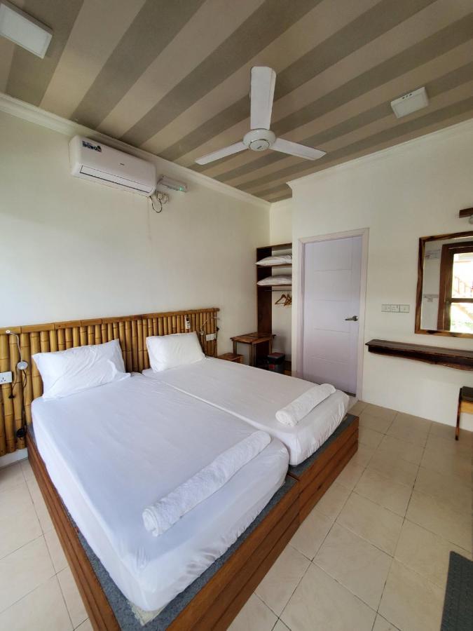 Sun & Surf Hotel Thulusdhoo Exterior photo