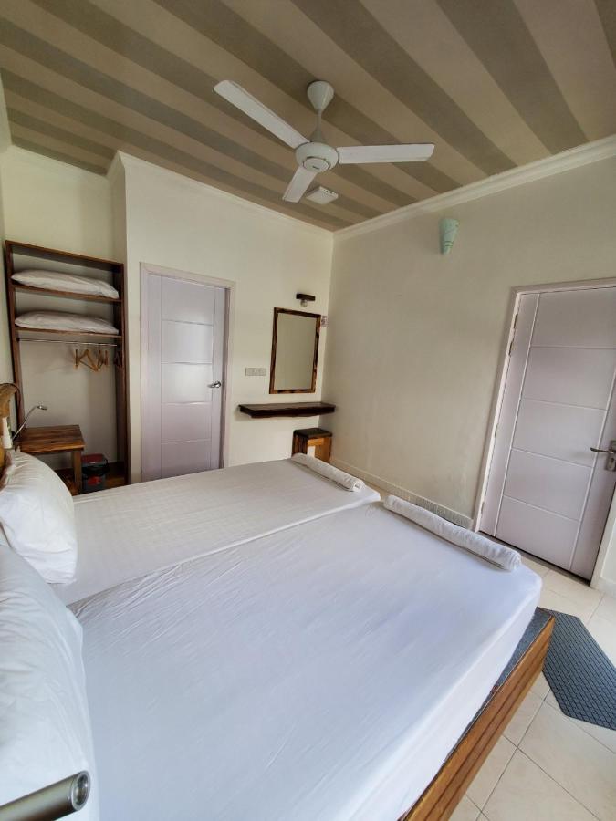 Sun & Surf Hotel Thulusdhoo Exterior photo