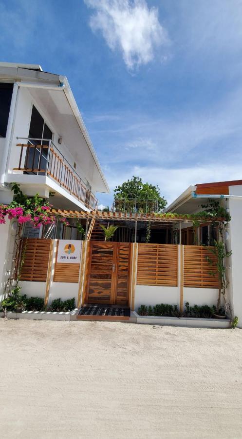 Sun & Surf Hotel Thulusdhoo Exterior photo