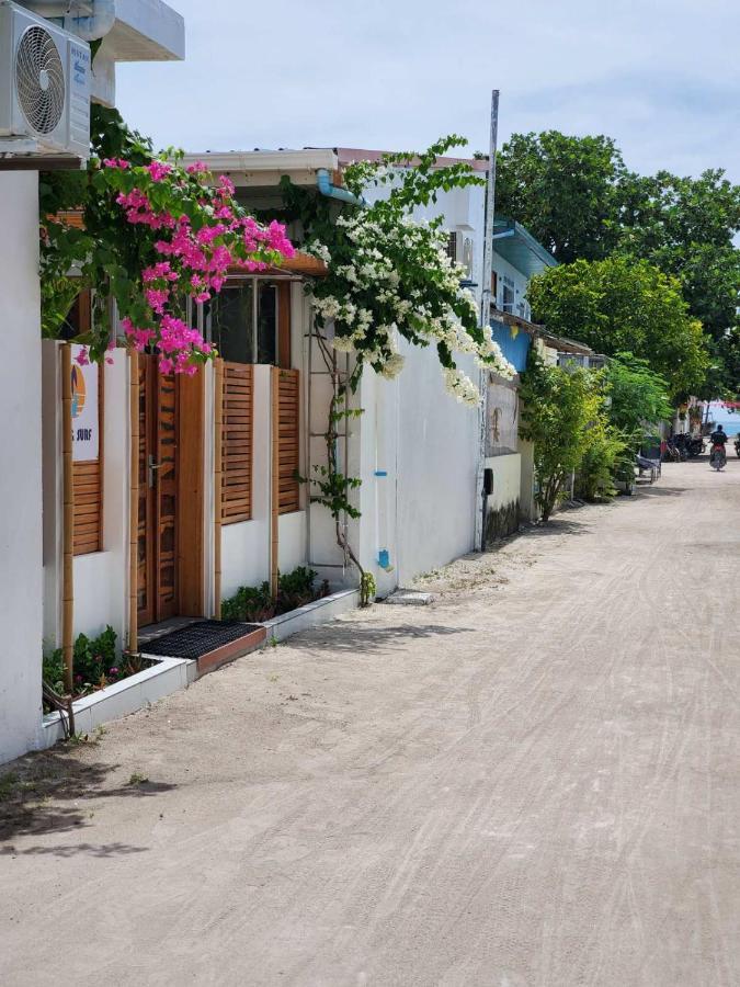 Sun & Surf Hotel Thulusdhoo Exterior photo