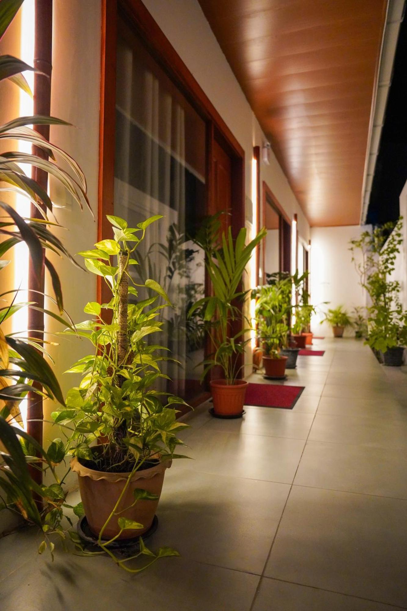 Sun & Surf Hotel Thulusdhoo Exterior photo