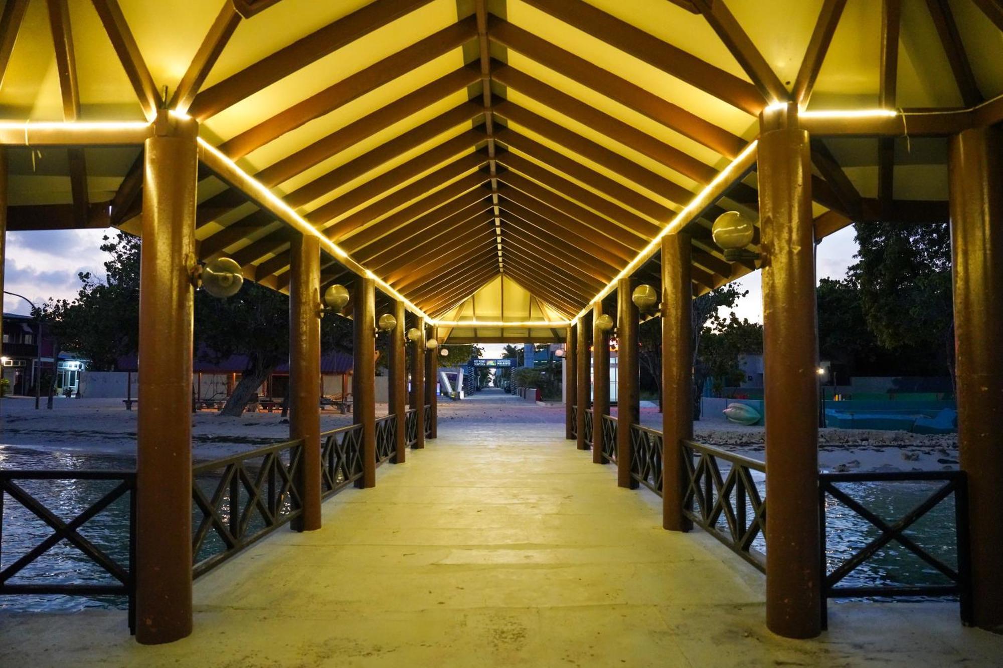 Sun & Surf Hotel Thulusdhoo Exterior photo