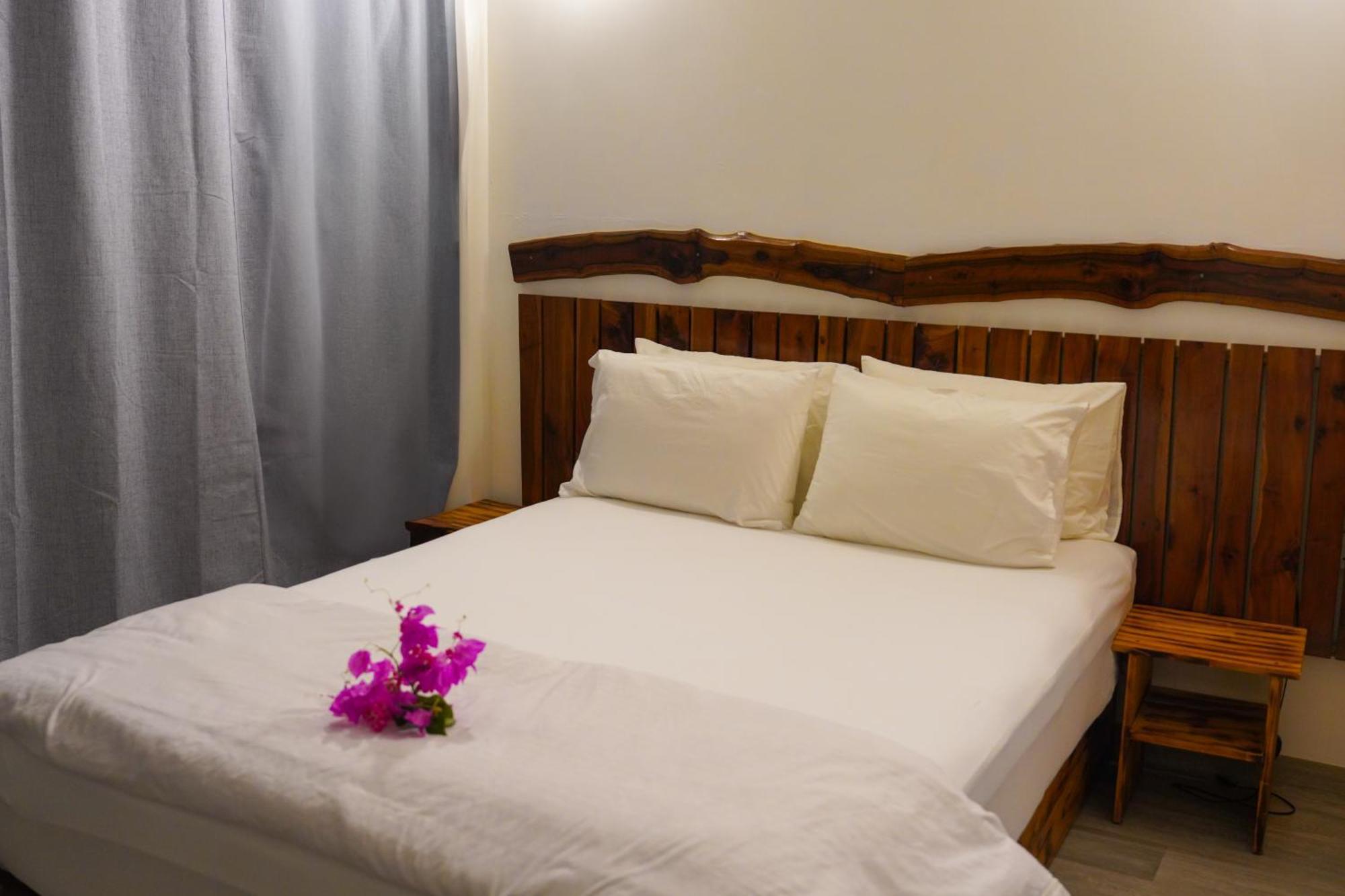 Sun & Surf Hotel Thulusdhoo Exterior photo
