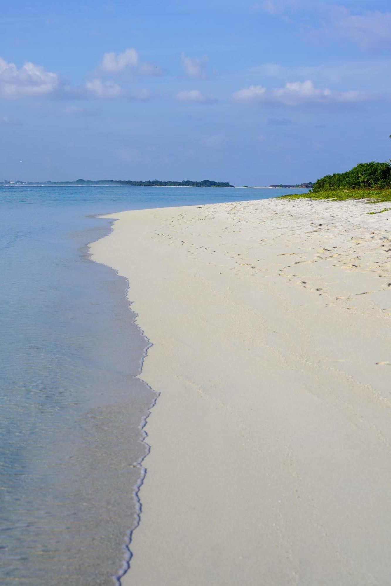Sun & Surf Hotel Thulusdhoo Exterior photo