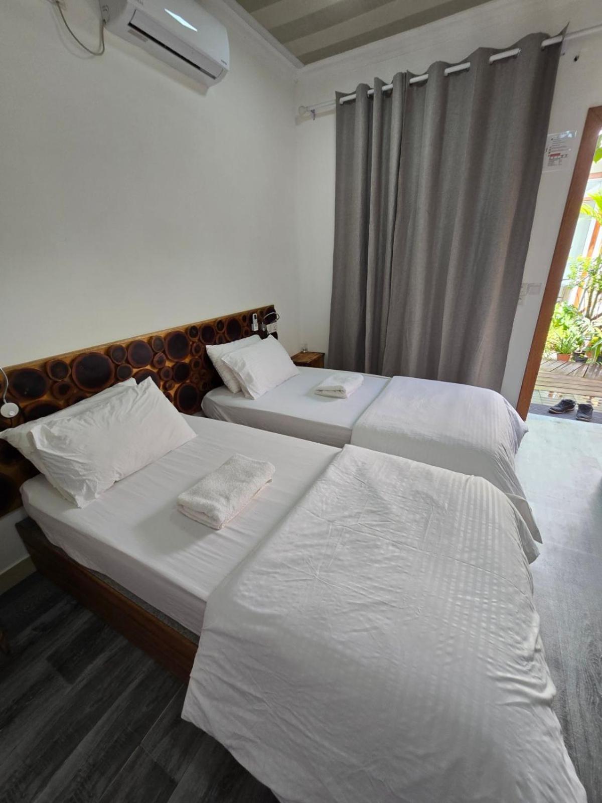 Sun & Surf Hotel Thulusdhoo Exterior photo